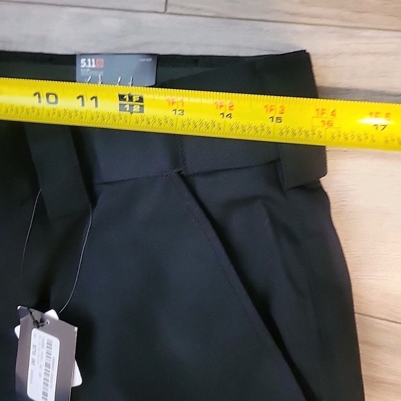 5.11 Tactical Pants Mens 32X30 Black Cargo Adjustable Waist Straight Leg NWT - Picture 8 of 9